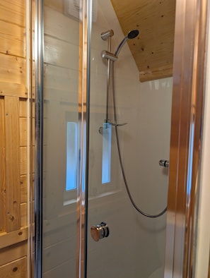 Shower, towels
