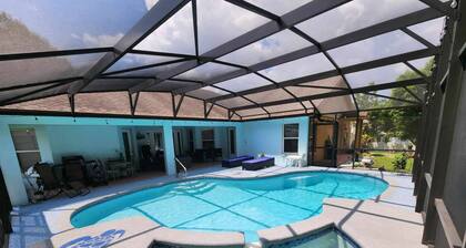 Private Spacious Room in Home, with Pool-The Oasis Room