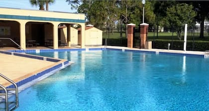 Private Spacious Room in Home, with Pool-The Oasis Room