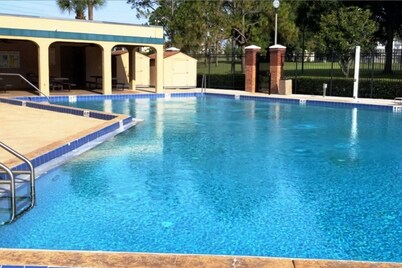 Private Spacious Room in Home, with Pool-The Oasis Room