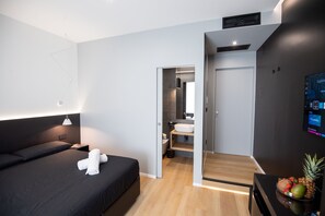 高級寢具、記憶床墊、免費迷你吧物品、客房內保險箱