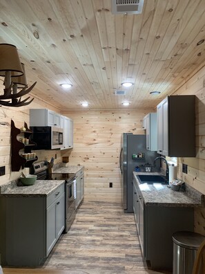 Private kitchen - Cozy cabin in the woods.   Close to boat ramp.  Shared 5 bay boat storage  (Counce)