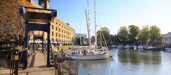 Dana, Historic Dutch Barge in idyllic location , Central London