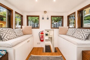 2 bedrooms, iron/ironing board, WiFi (free), bed sheets - Historic Dutch Barge | Private Sun Deck | St Katharine Docks, Tower Bridge (London)