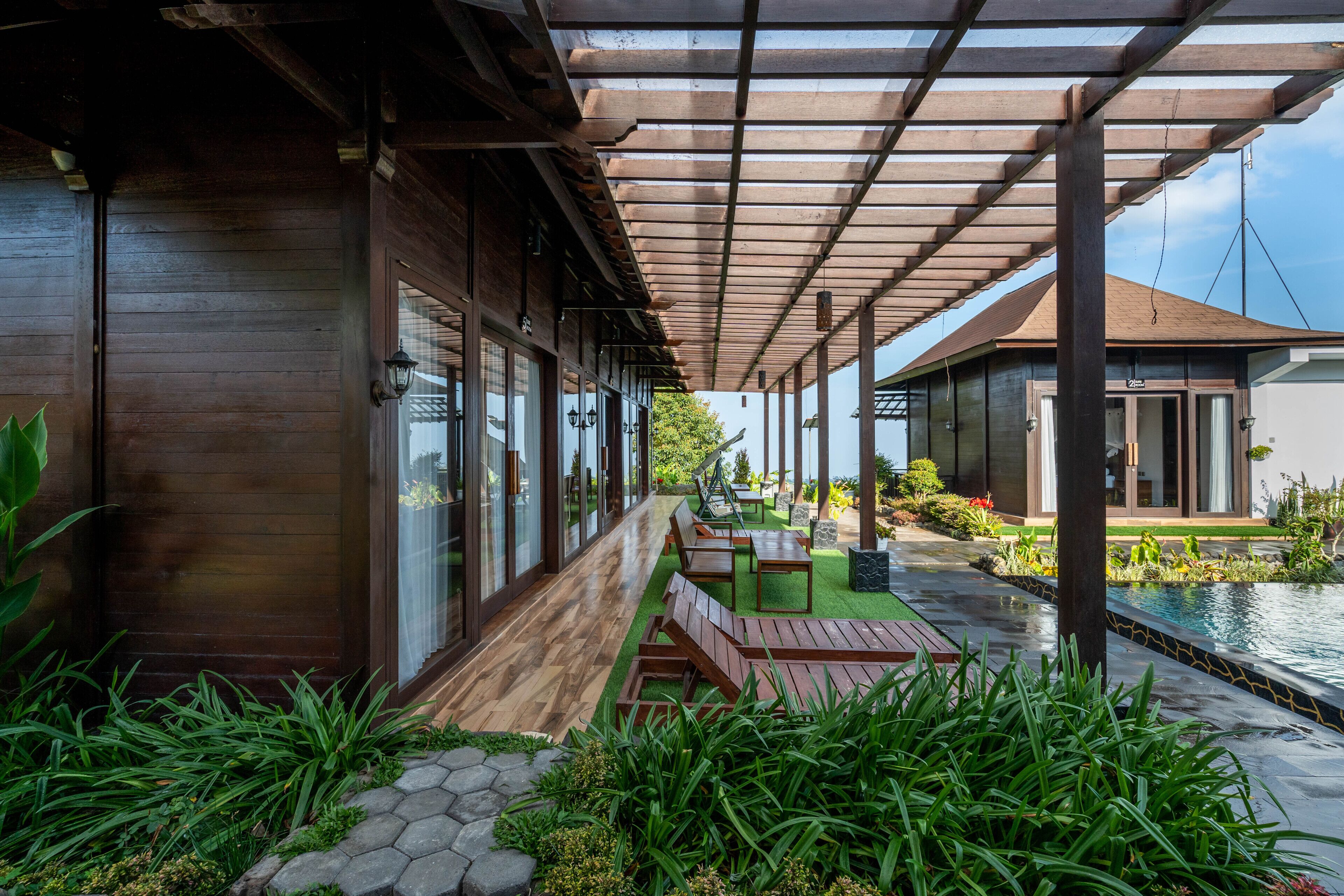 Suite Room With Pool View | Terrace/patio