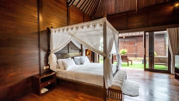 Suite Room With Pool View | Garden view