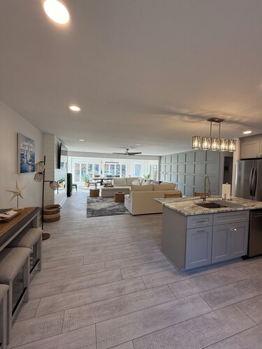 WATERFRONT renovated 3 bdrm quiet safe area pet friendly restaurants shops near