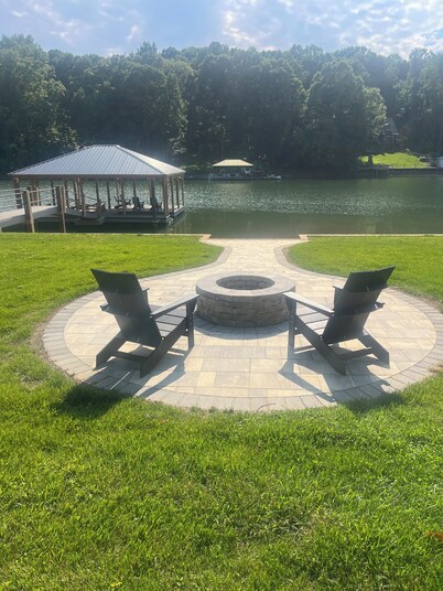 WATERFRONT renovated 3 bdrm quiet safe area pet friendly restaurants shops near