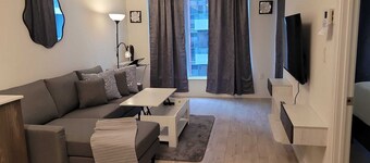 Executive rental walk to CN tower aquarium food entertainment next THE WELL