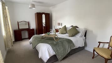 3 bedrooms, iron/ironing board, travel cot, free WiFi