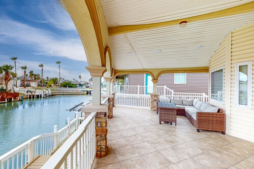 Single-level waterfront retreat with a furnished patio, AC, & washer/dryer