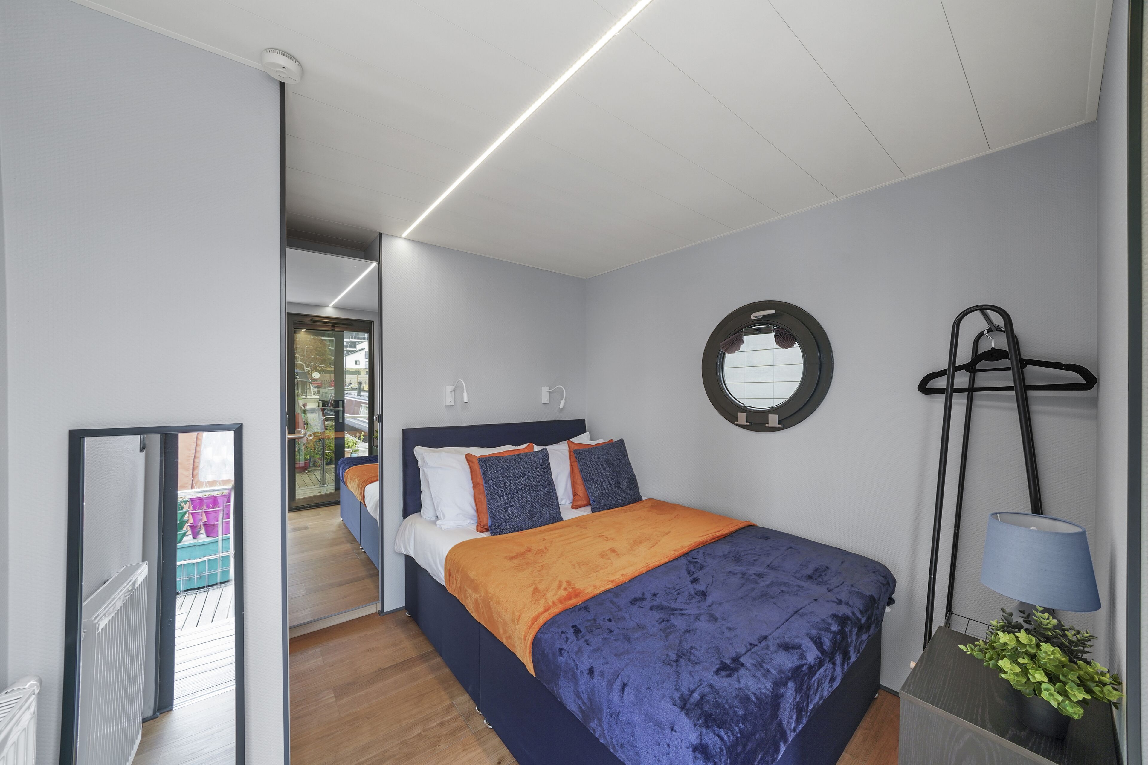 2 bedrooms, iron/ironing board, Internet, bed sheets