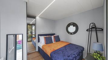 2 bedrooms, iron/ironing board, Internet, bed sheets