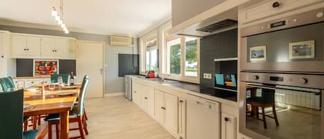 Frigorifero, microonde, forno, lavastoviglie