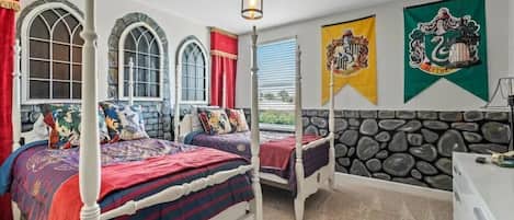 8 bedrooms, travel cot, free WiFi, bed sheets