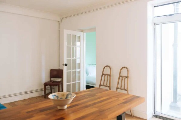 Basic Apartment, 1 Double Bed | Dining - Peaceful 1BD Flat With Private Garden, Brighton! (Brighton)