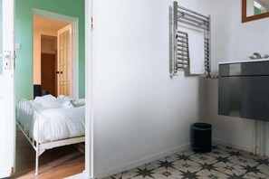 Basic Apartment, 1 Double Bed | 1 bedroom, bed sheets - Peaceful 1BD Flat With Private Garden, Brighton! (Brighton)