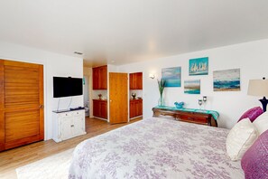 3 bedrooms, iron/ironing board, Internet, bed sheets - Sunny home near downtown with patio, fireplace, grill, washer/dryer, & Roku (Nipomo)