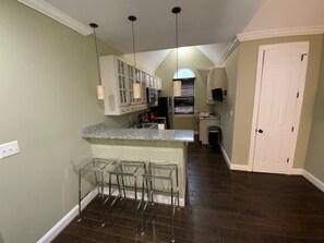 Fridge, microwave, oven, stovetop - 25+ walk friendly acres (Upper Marlboro)