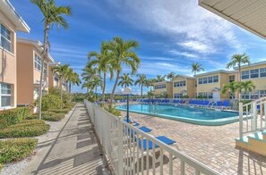 Outdoor pool - NEW Waterfront Oasis with Gameroom in Indian Shores (Indian Shores)
