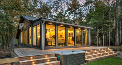 LUX Designer Private Waterfront Crooked River SEBAGO