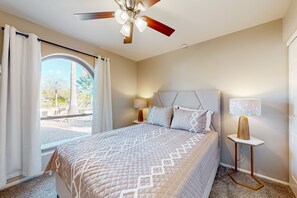 4 habitaciones, tabla de planchar con plancha, internet y ropa de cama 