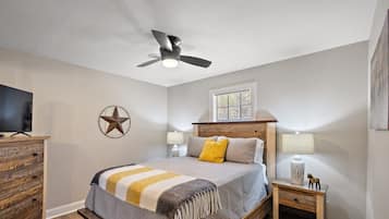 2 bedrooms, iron/ironing board, WiFi, bed sheets