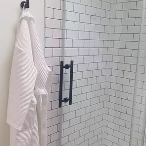 Dusche, Handtücher, Seife, Shampoo