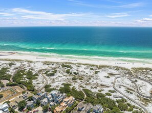 Beach nearby - Almost Heaven in Watersound Proper Includes Carriage House! Bedding for 12 (Santa Rosa Beach)
