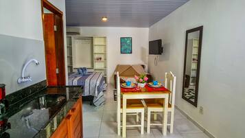 Classic Triple Room | Living area | TV