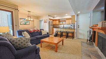 Condo, 1 King Bed with Sofa bed (Wild Irishman 2 bed 2 bath retreat WI) | Living area
