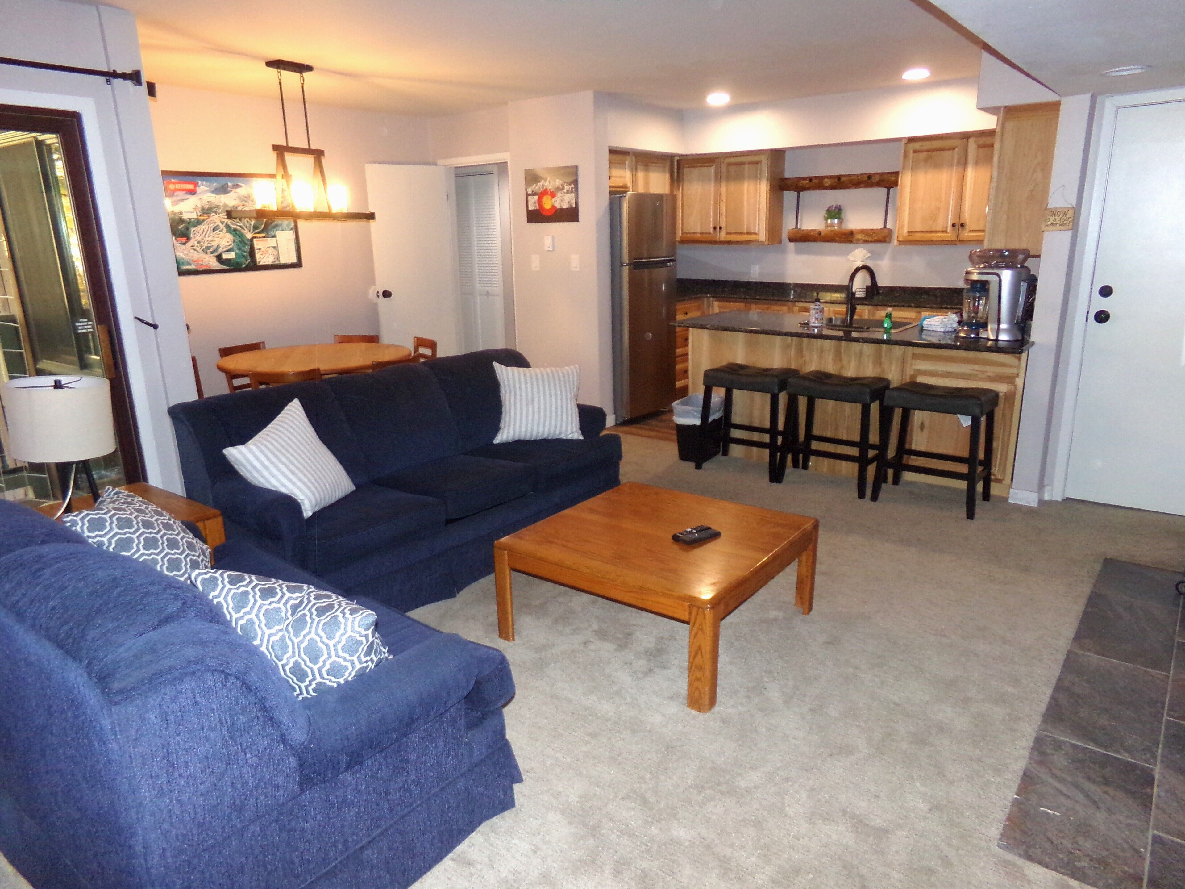 55-吋平面電視，提供有線頻道