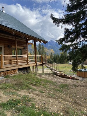 Exterior - Field of Dreams, the brand new log cabin retreat w/ spectacular mountains views! (Golden)