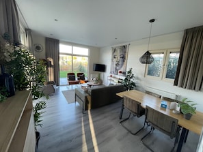 Smart TV - Chalet Aleblie op een Vakantiepark in Midden Limburg (Susteren)