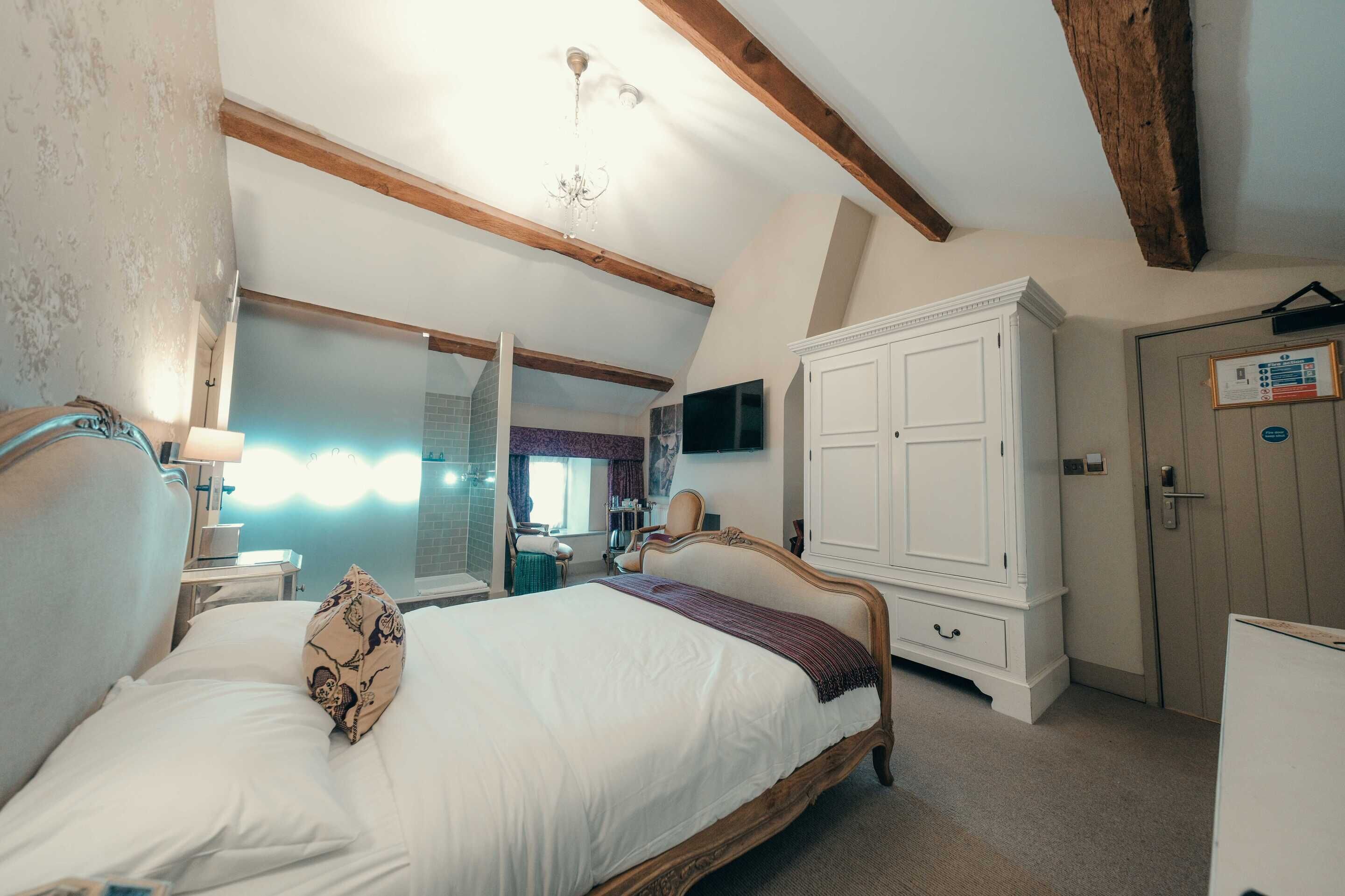 Standard Double Room, Ensuite, Courtyard View (1st Floor) | 1 bedroom, in-room safe, individually decorated, blackout curtains