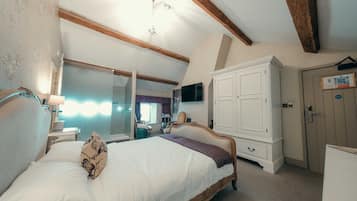 Standard Double Room, Ensuite, Courtyard View (1st Floor) | 1 bedroom, in-room safe, individually decorated, blackout curtains