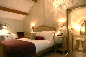 Superior Double Room, Ensuite, Courtyard View (1st Floor) - The Three Pigeons (Banbury)