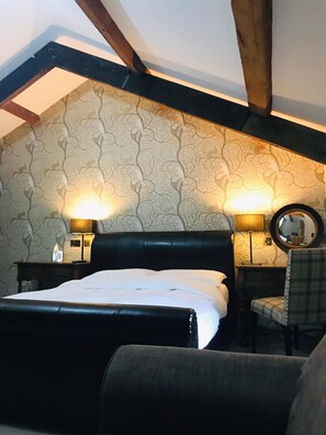 Standard Double Room, Ensuite, Courtyard View (1st Floor) | 1 bedroom, in-room safe, individually decorated, blackout drapes