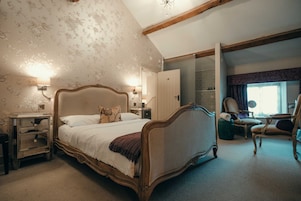 Standard Double Room, Ensuite, Courtyard View (1st Floor) | 1 bedroom, in-room safe, individually decorated, blackout drapes
