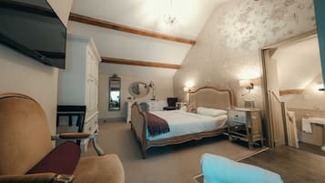 Standard Double Room, Ensuite, Courtyard View (1st Floor) | 1 bedroom, in-room safe, individually decorated, blackout drapes