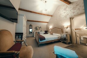Standard Double Room, Ensuite, Courtyard View (1st Floor) | 1 bedroom, in-room safe, individually decorated, blackout drapes