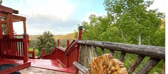 Mountain views, jacuzzi, deck, forest, wildlife