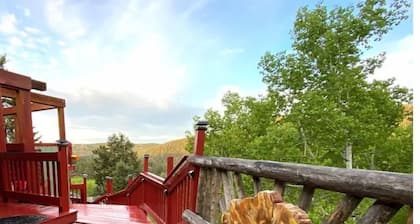 Mountain views, jacuzzi, deck, forest, wildlife