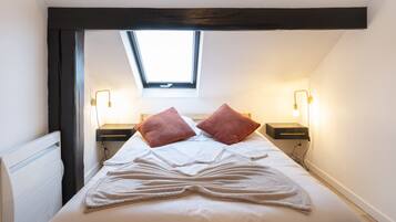 2 bedrooms, iron/ironing board, WiFi