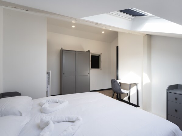 4 chambres, lit parapluie, Wi-Fi, draps fournis