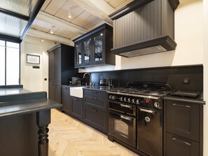 Frigorífic, microones, forn i placa de cuina 