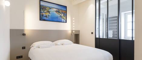 2 soverom, strykejern/-brett, reiseseng for barn og wi-fi