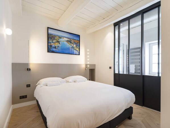 2 dormitoris, planxa i posts de planxar, un bressol de viatge i wifi 