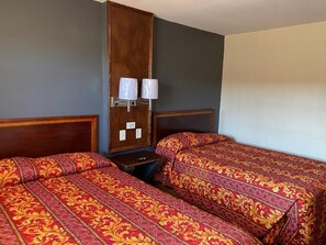Desk, laptop workspace, rollaway beds, free WiFi - Relax Inn-Plaquemine (Plaquemine)