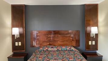 Työpöytä, kannettavalle tietokoneelle sopiva työtila, lisävuoteet